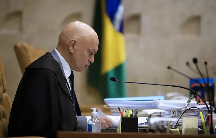 Moraes desativa conta pessoal no X um dia após cobrar multa da rede