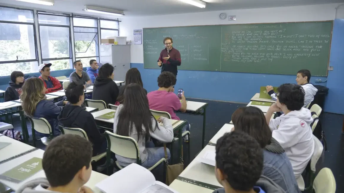 Câmara aprova proposta que proíbe escolas de recusar matrículas