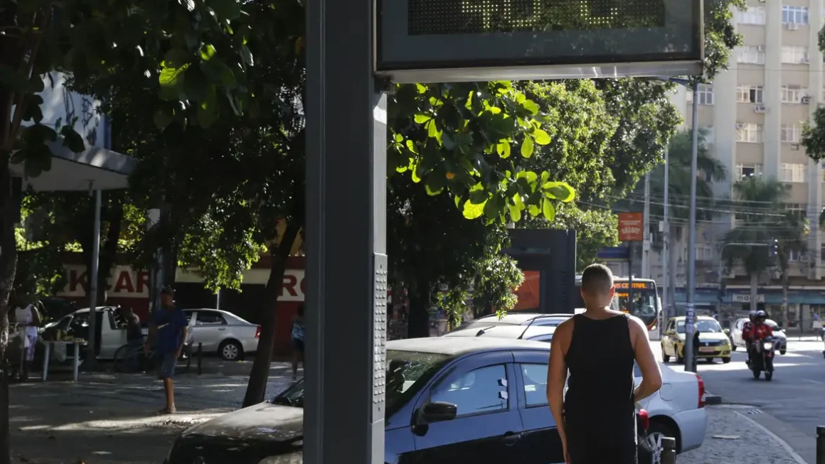 Carnaval deve ser de calor forte e pouca chuva na maior parte do país