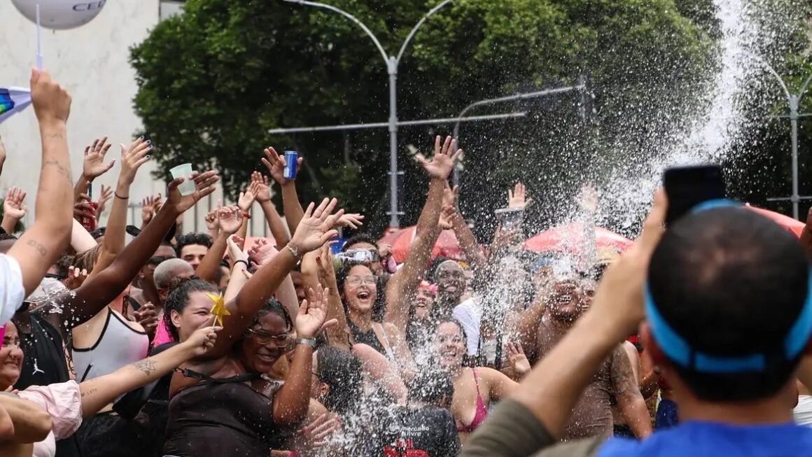 Celular no carnaval: saiba como proteger dados em caso de furto