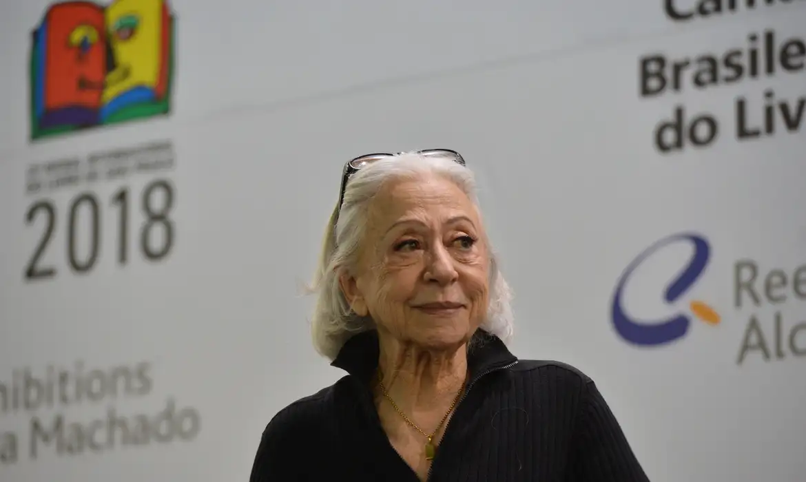 Aos 95 anos, Fernanda Montenegro abre ano da ABL com recital literário