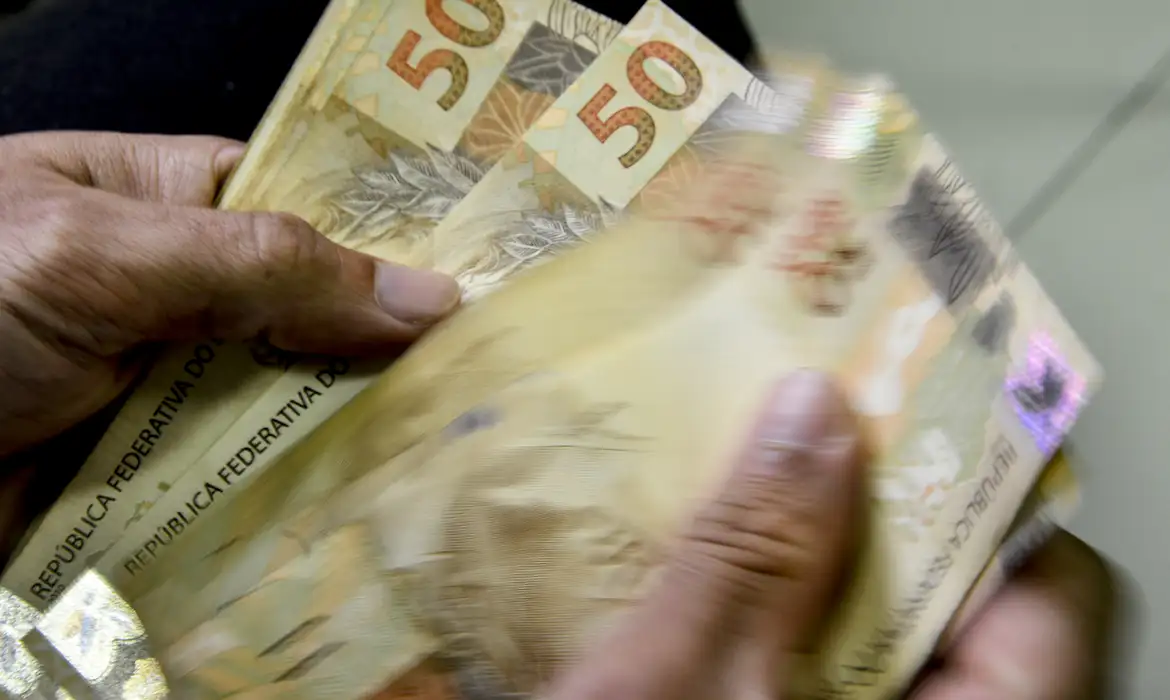 Mercado financeiro reduz previsão da inflação para 5,57%
